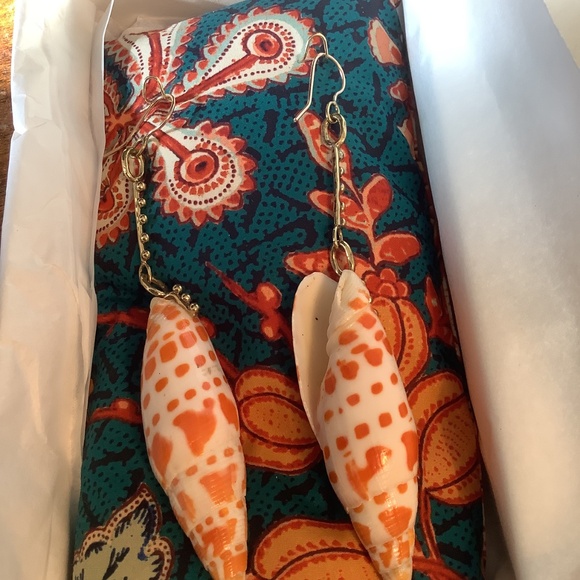 Ulla Johnson seashell earrings. - Picture 2 of 2